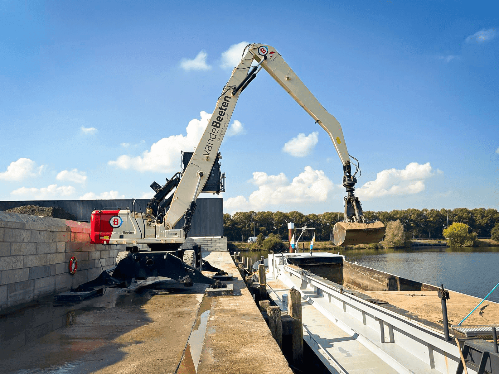 Terminal Oosterhout Van den Beeten